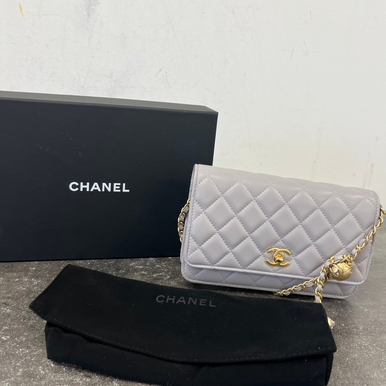 Women's Quilted Lambskin Pearl Crush Wallet On Chain Bag Grey - Photo 15