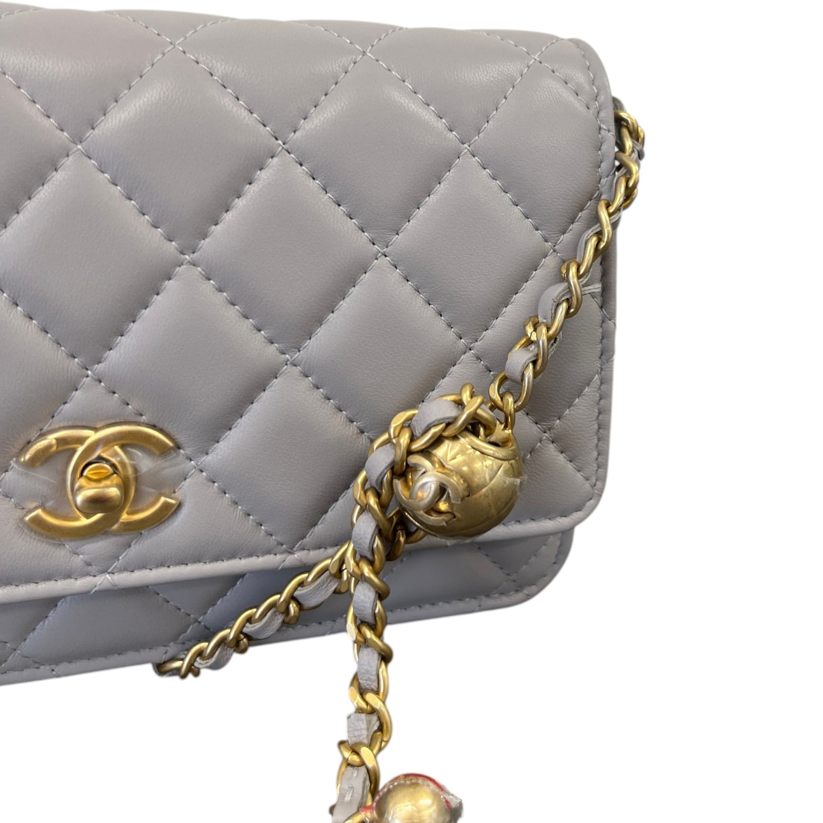 Women's Quilted Lambskin Pearl Crush Wallet On Chain Bag Grey - Photo 11