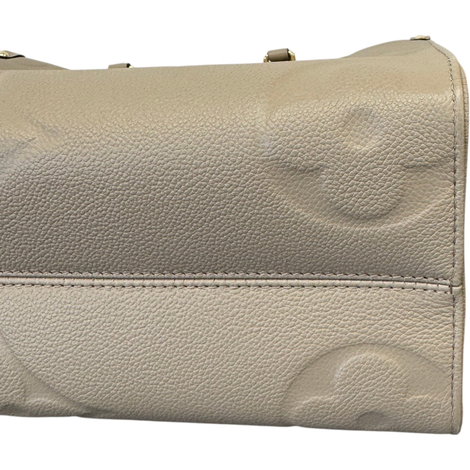 Women's Monogram OnTheGo MM Handbag Beige - Photo 9