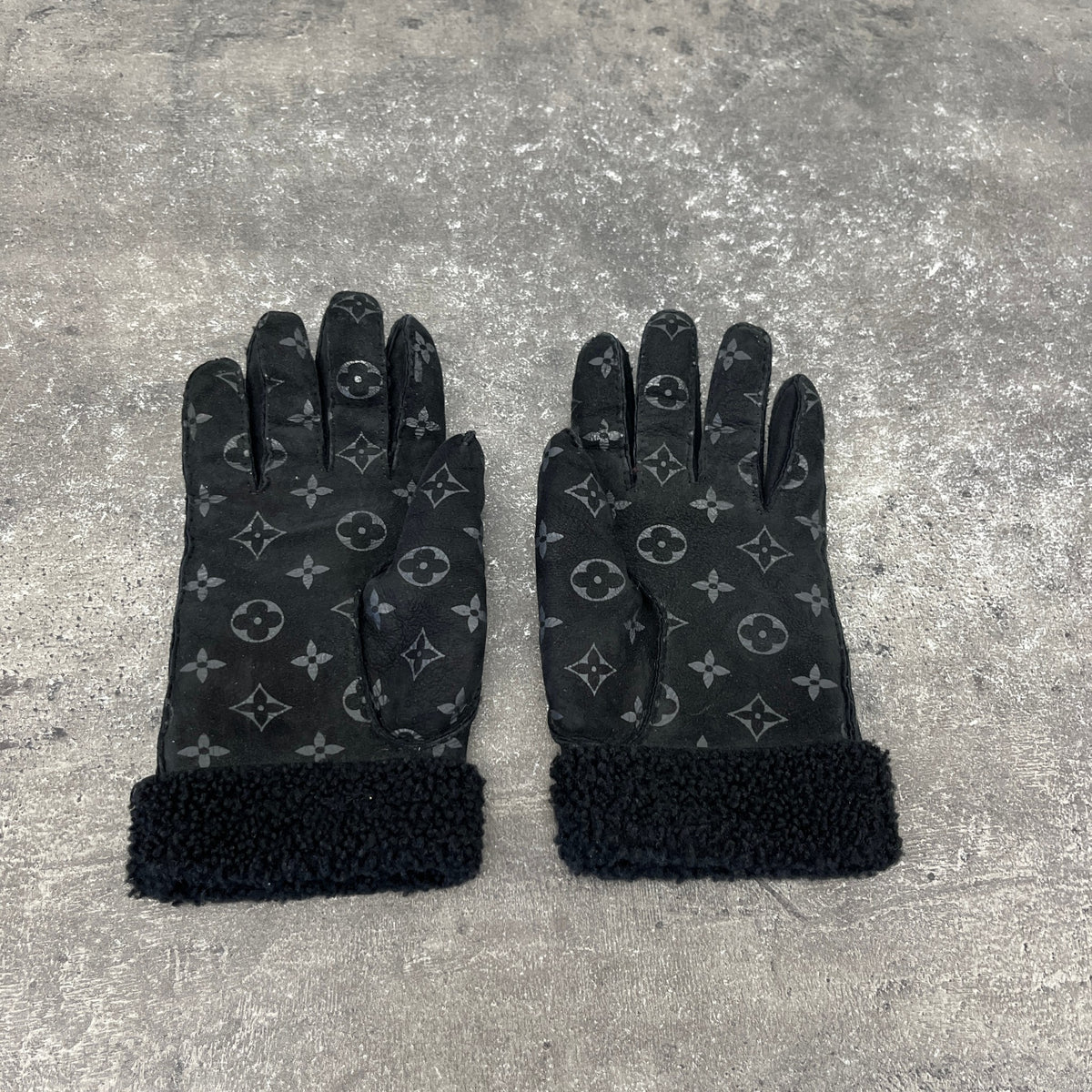 Women's Monogram Gloves Black - Photo 6