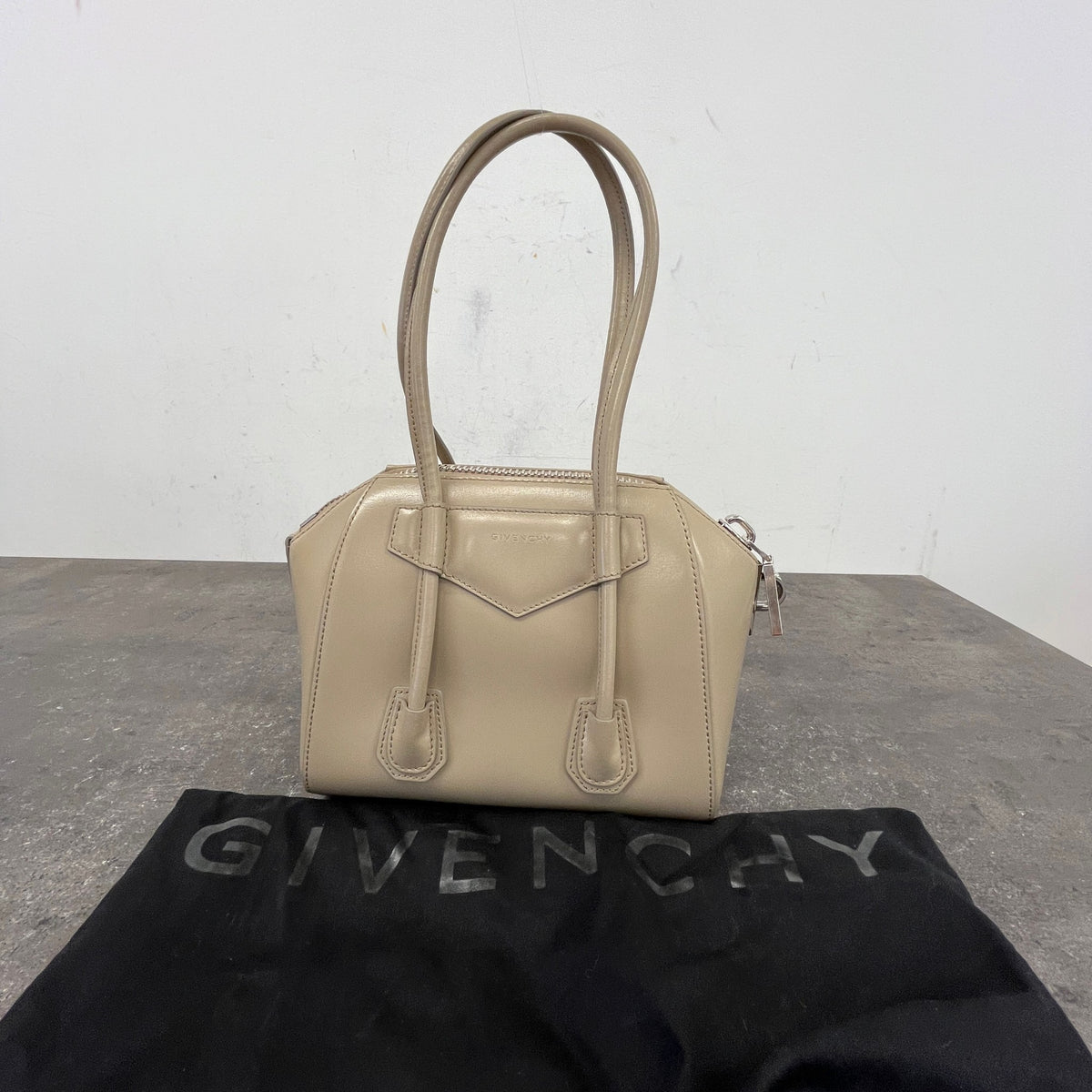 Women's Antigona Handbag Beige - Photo 12
