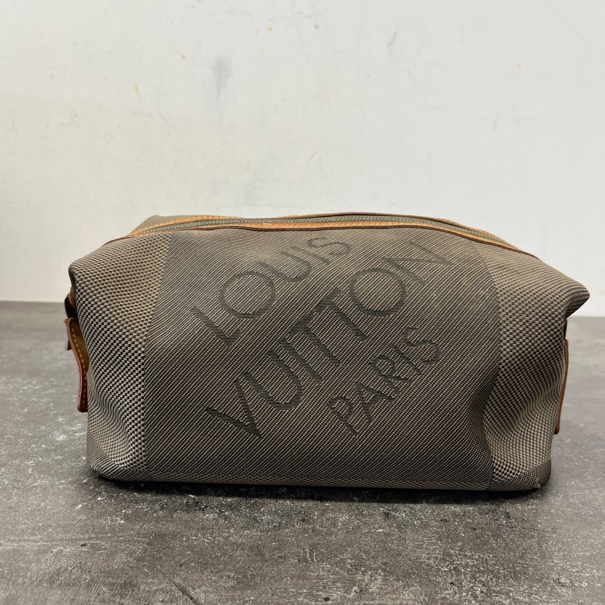 Men's Damier Geant Albatros Toiletry Bag Khaki - Photo 12