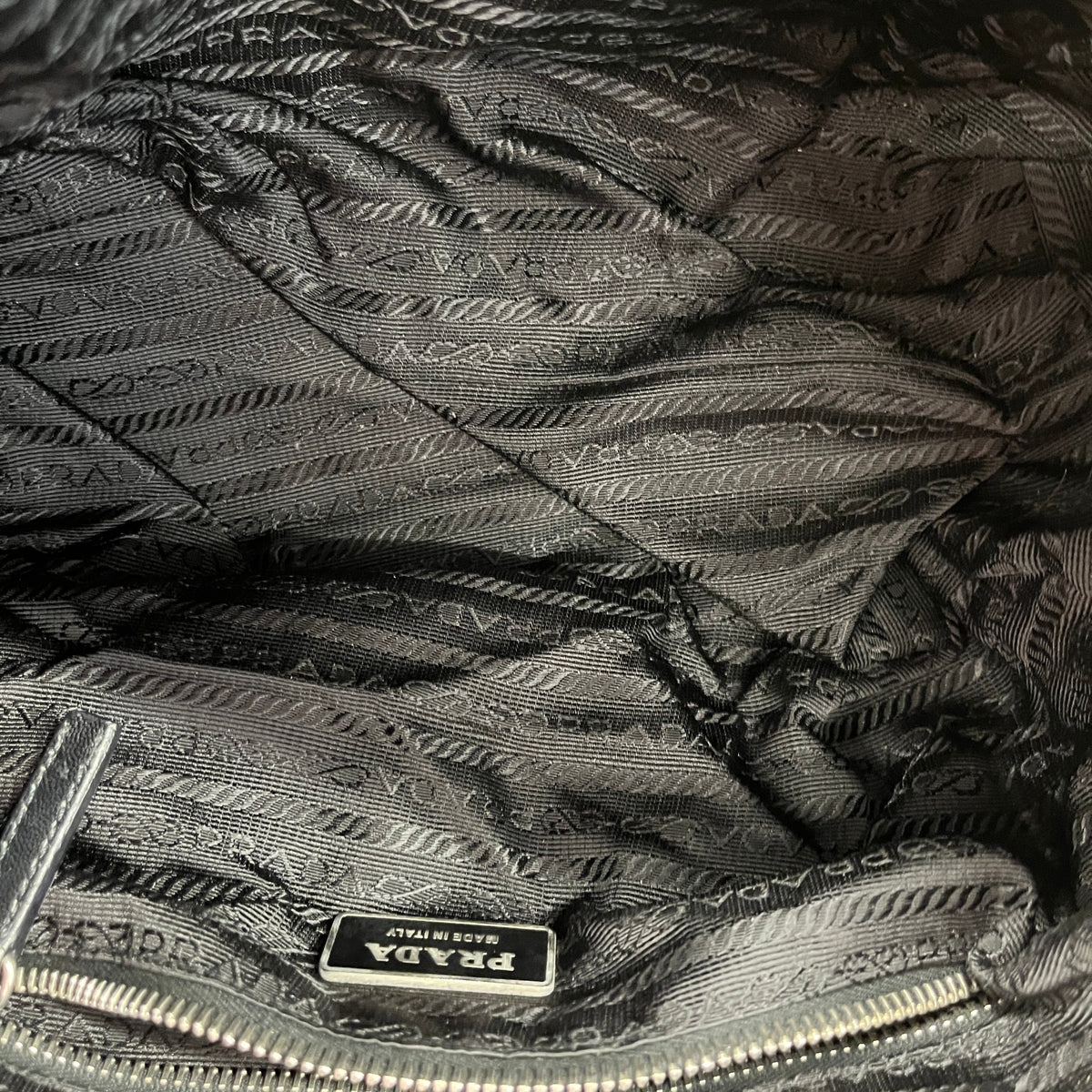 Women's Triangle Plaque Handbag Black - Photo 10