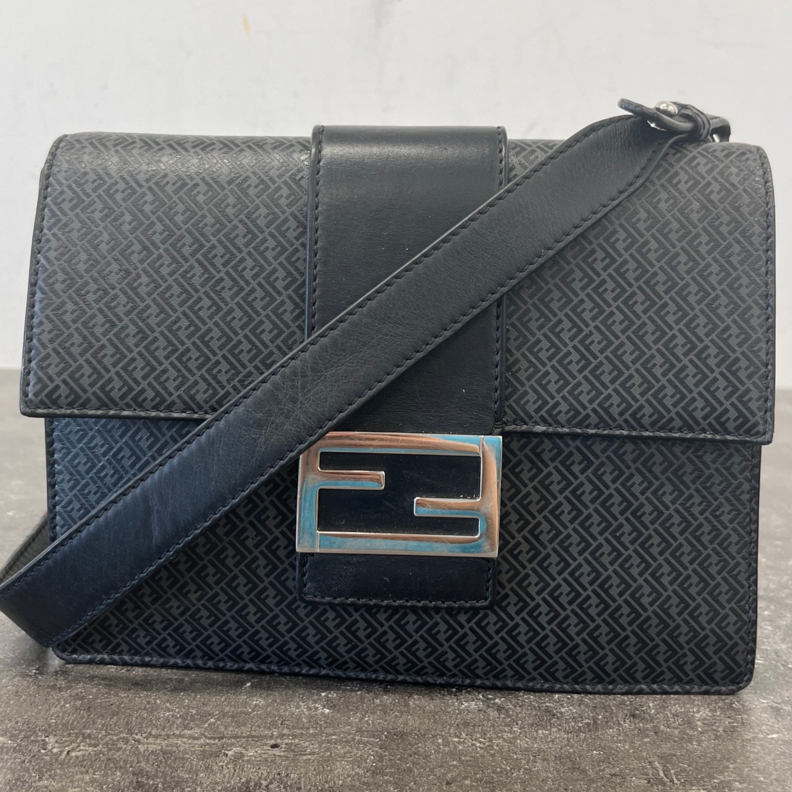 Men's Baguette Medium Messenger Bag Black - Photo 14