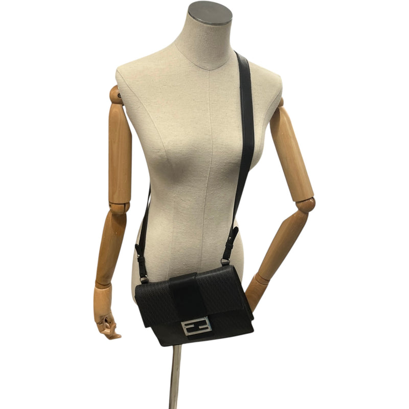 Men's Baguette Medium Messenger Bag Black