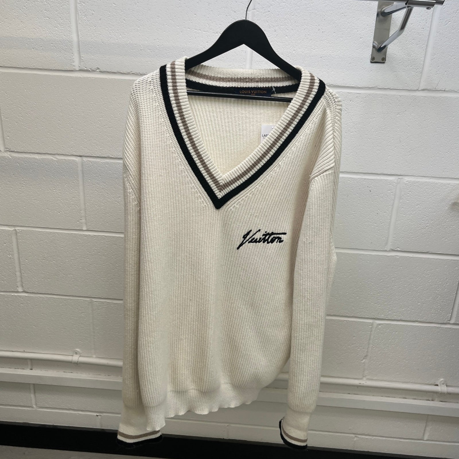 Men's Signature Logo V Neck Knit Sweatshirt Cream Size XL - Photo 8