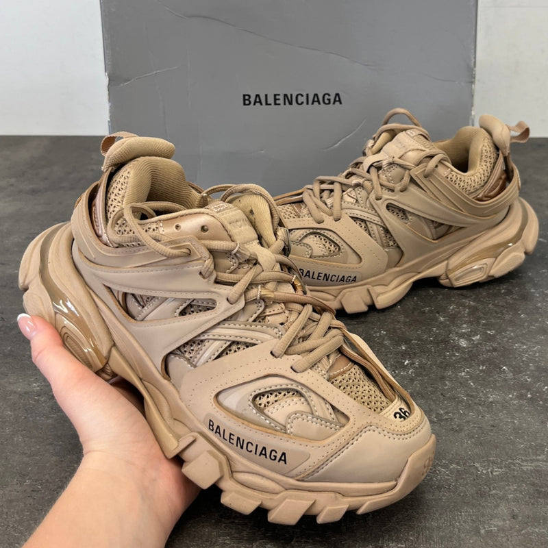 Women's Triple S Low Trainers Tan Size EU 36 / UK 3