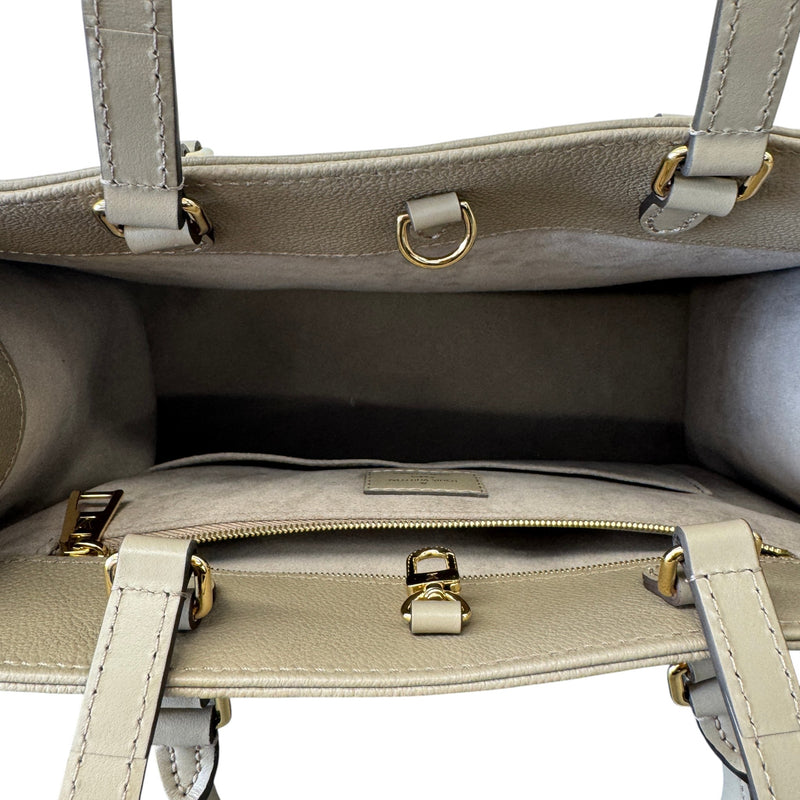 Women's Monogram Empreinte OnTheGo MM Handbag Beige