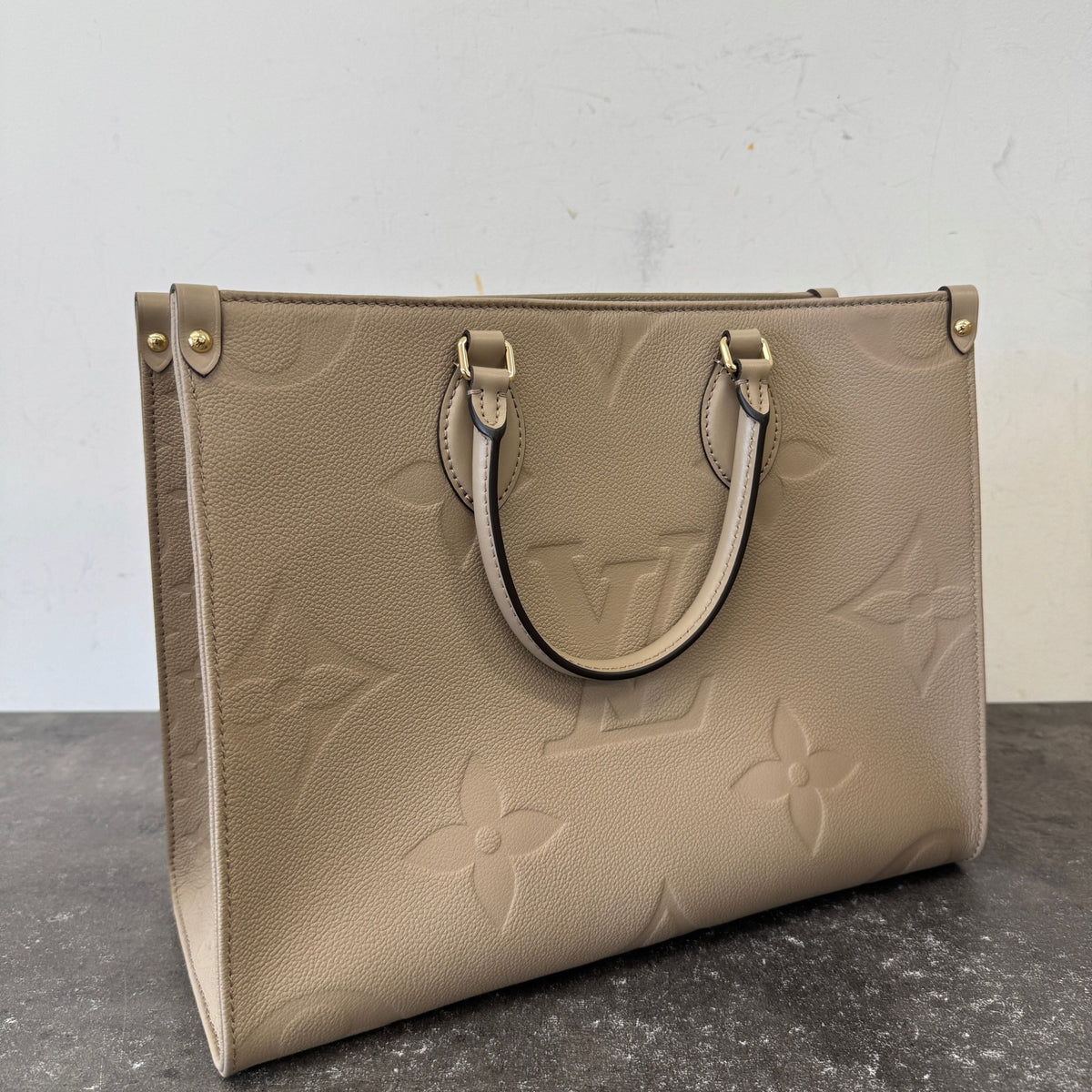 Women's Monogram Empreinte OnTheGo MM Handbag Beige - Photo 14