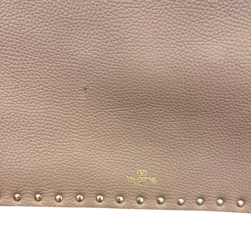 Women's Rockstud Envelope Clutch Nude