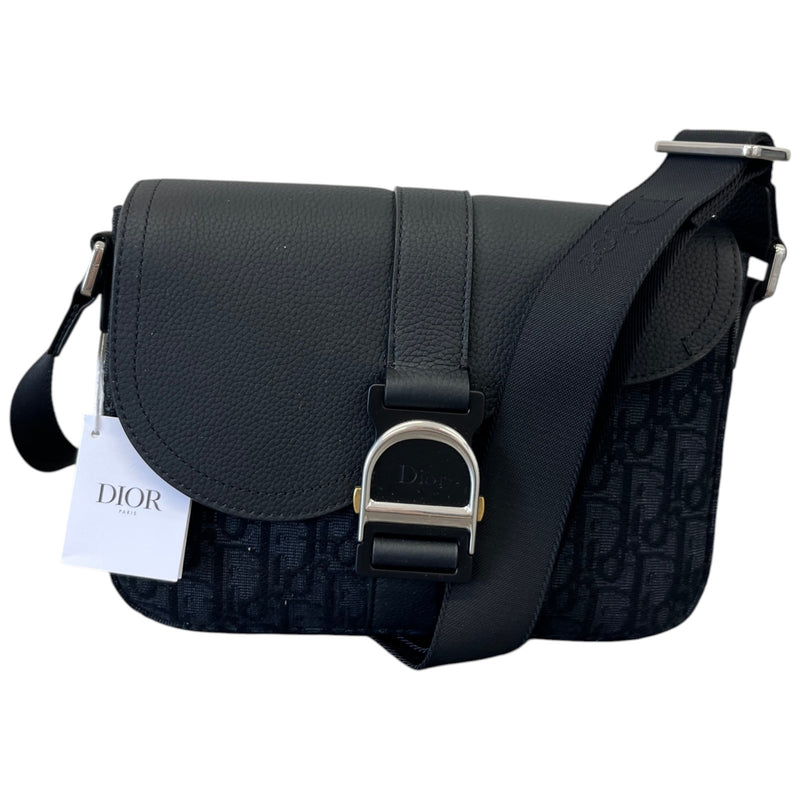 Men's Oblique Saddle Heritage Messenger Bag Black