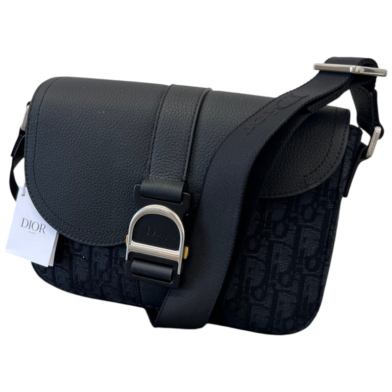Men's Oblique Saddle Heritage Messenger Bag Black