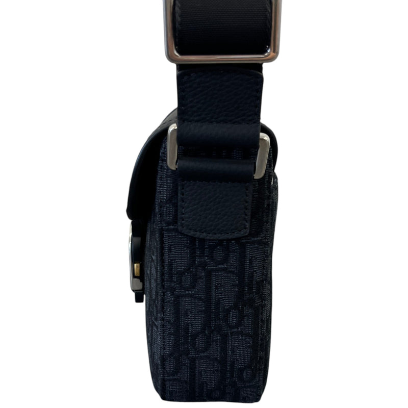 Men's Oblique Saddle Heritage Messenger Bag Black