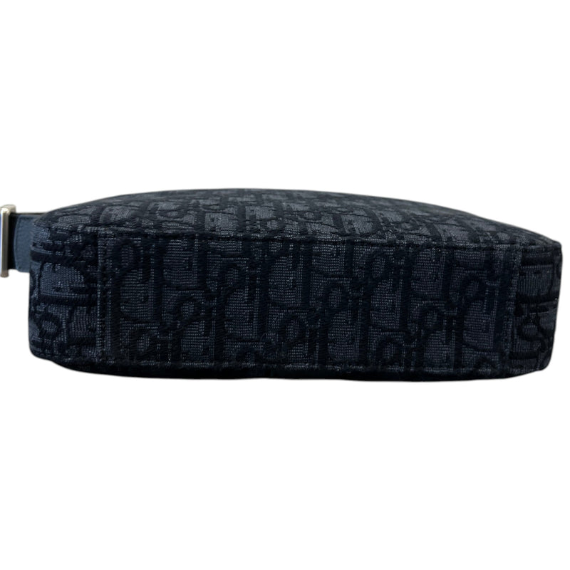 Men's Oblique Saddle Heritage Messenger Bag Black