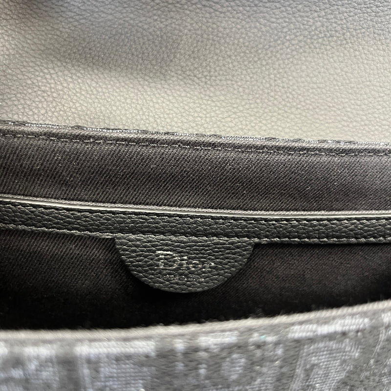 Men's Oblique Saddle Heritage Messenger Bag Black