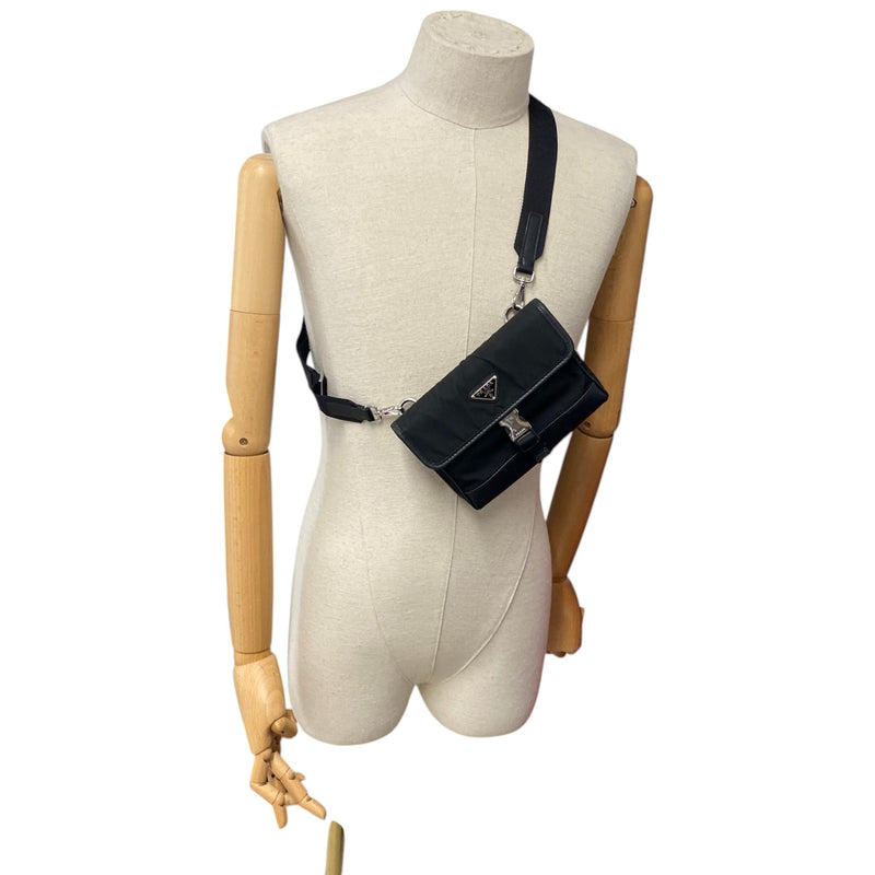 Men's Re-Nylon Plaque Logo Messenger Bag Black