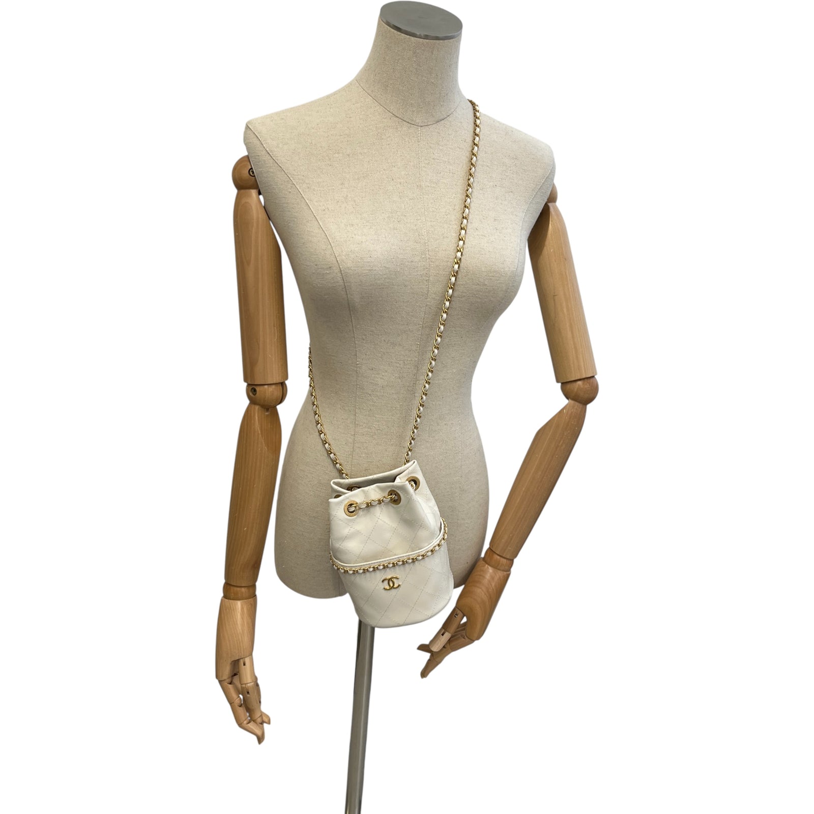 Women's Nauticoco Quilted Shiny Lambskin Mini Bucket Handbag White - Photo 2