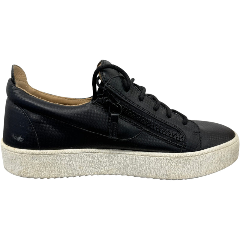 Men's Contrast Sole Low Trainers Black Size UK 9 / EU 43