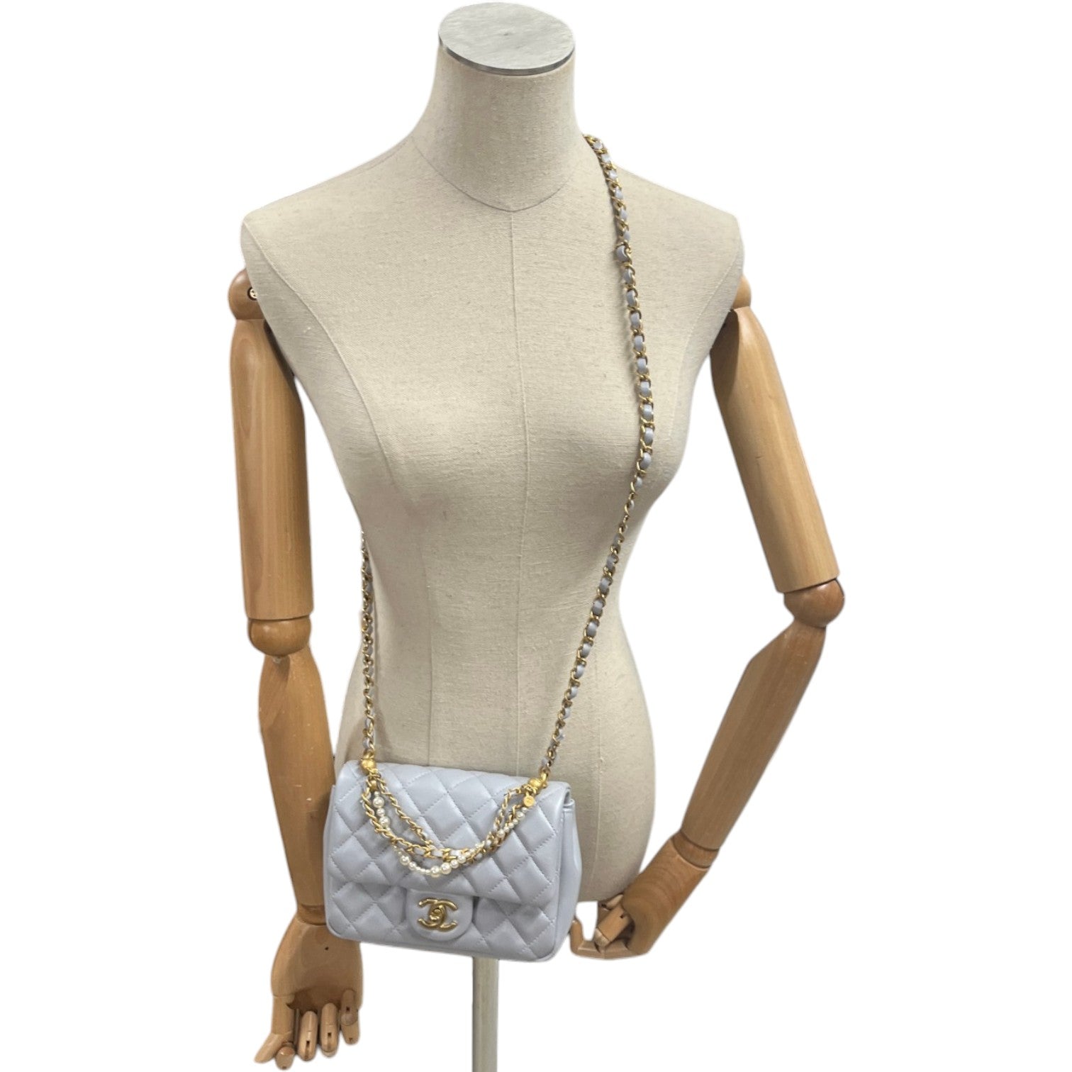 Women's Pearl Chain Mini Flap Bag Grey - Photo 2