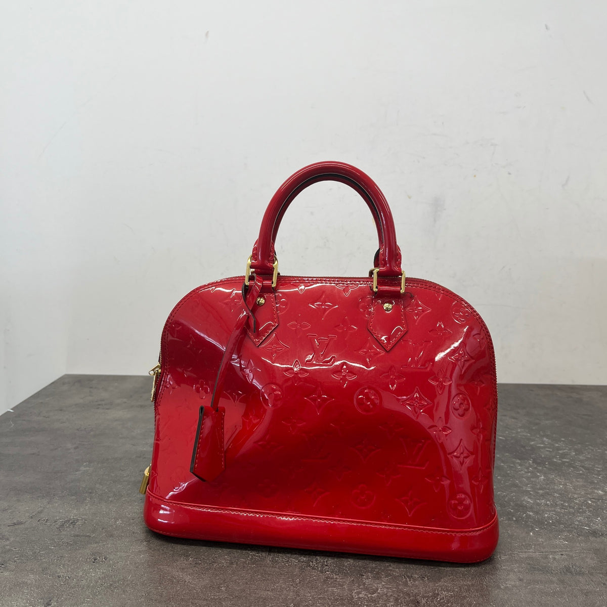 Women's Vernis Leather Alma PM Handbag Red - Photo 12