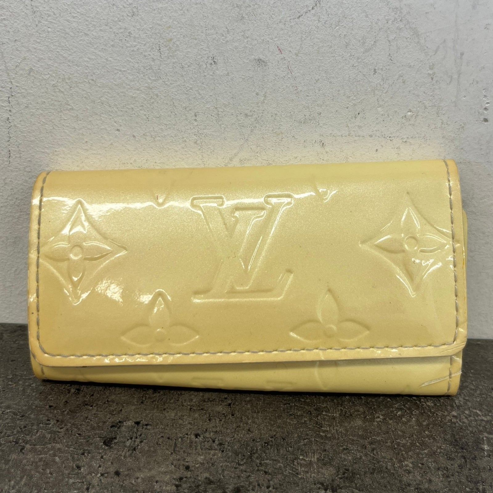 Women's Monogram Vernis Key Holder Purse Yellow - Photo 9