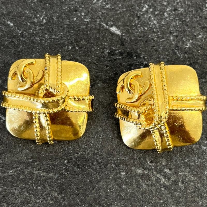 Women's Cc Logo Clip-On Earrings Gold