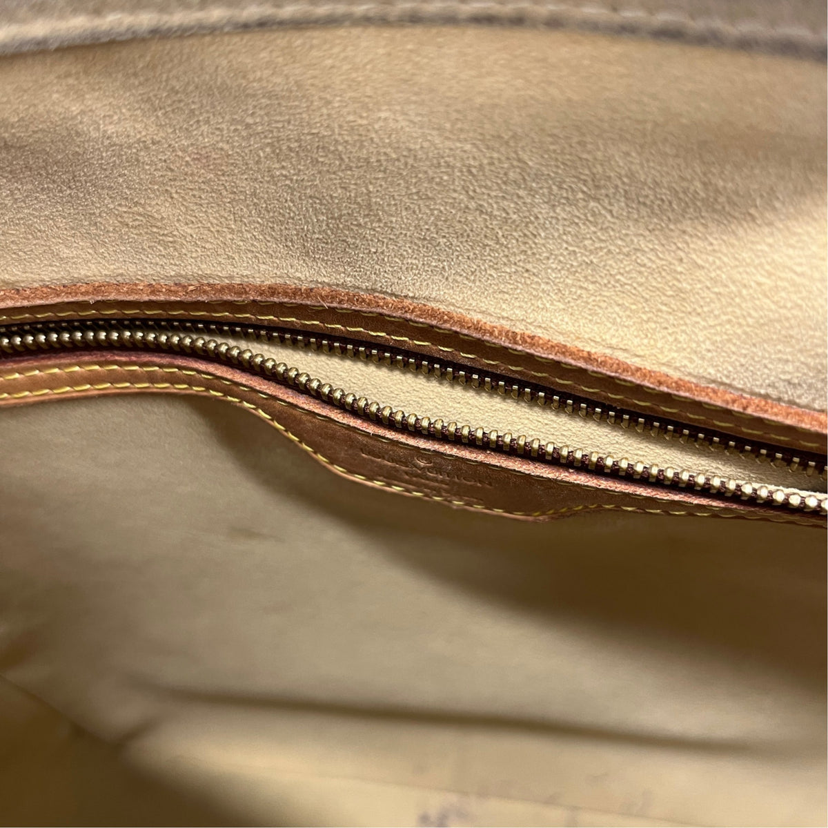 Women's Monogram Looping GM Handbag Brown - Photo 11