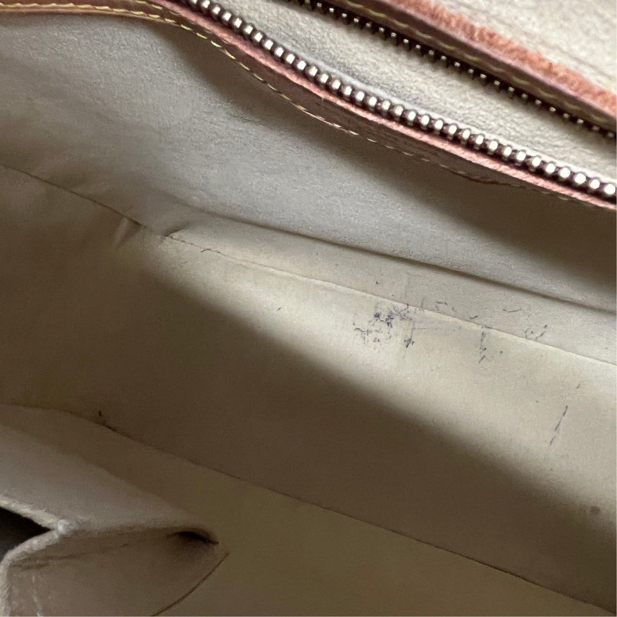 Women's Monogram Looping GM Handbag Brown - Photo 12