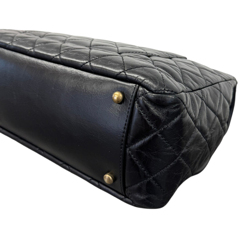 Women's Medium Castle Rock Flap Handbag Black