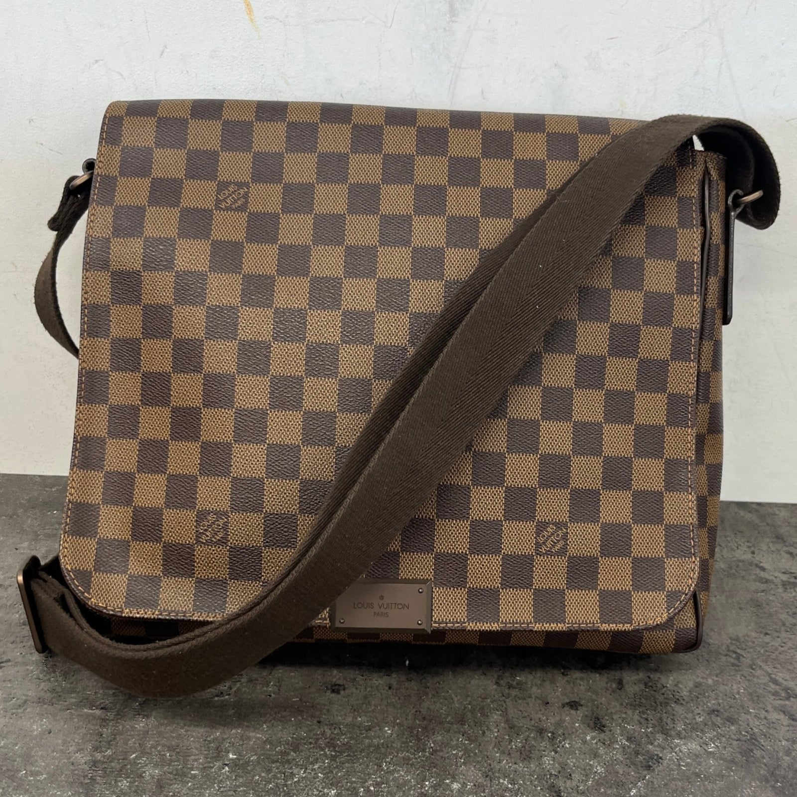 Men's District GM Damier Ebene Messenger Bag Brown - Photo 13