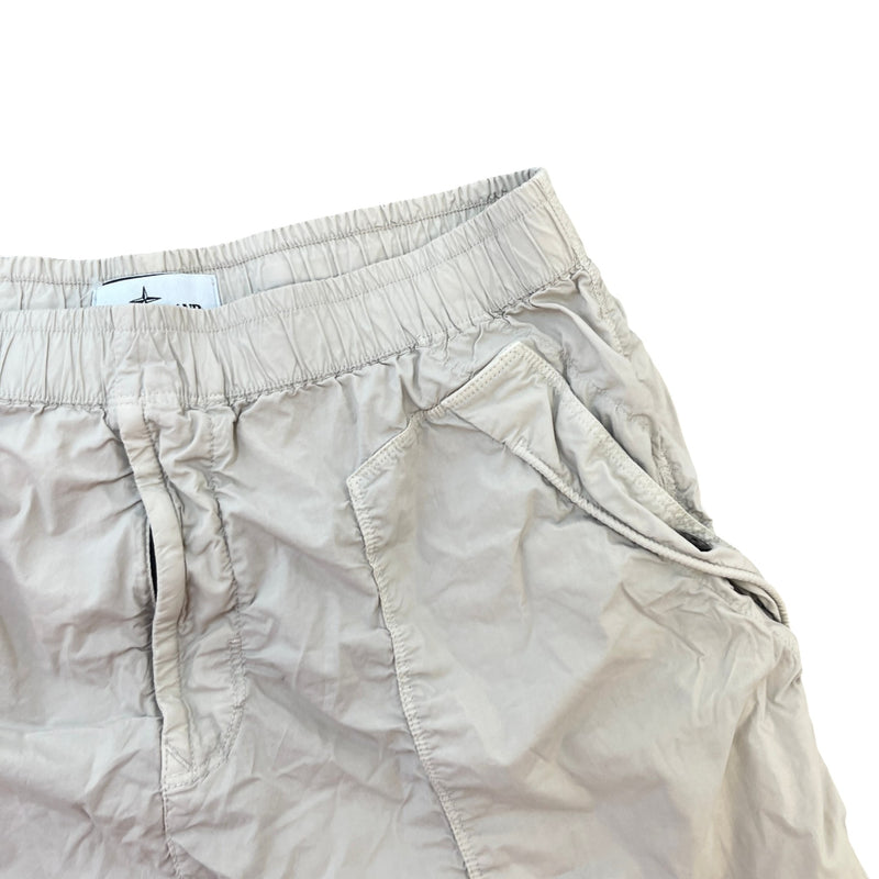 Men's Applique Logo Cargo Shorts Beige Size L / W34