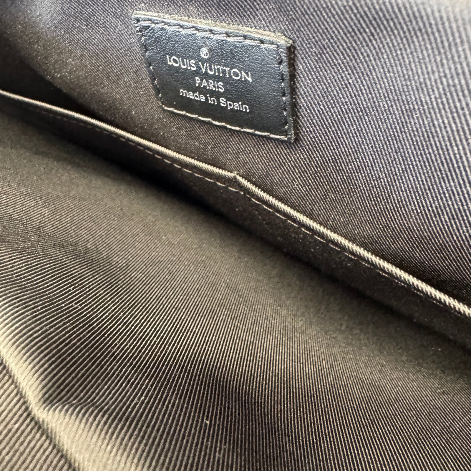 Men's Damier Graphite Trocadero Pm Messenger Bag Black - Photo 10