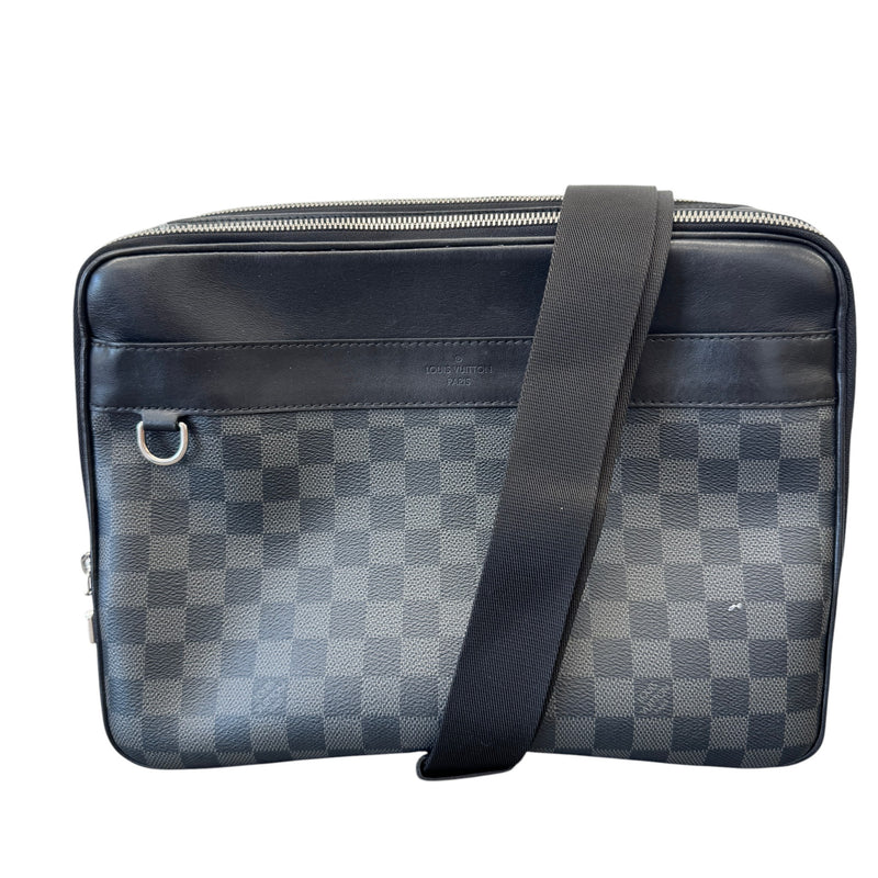 Men's Damier Graphite Trocadero Pm Messenger Bag Black