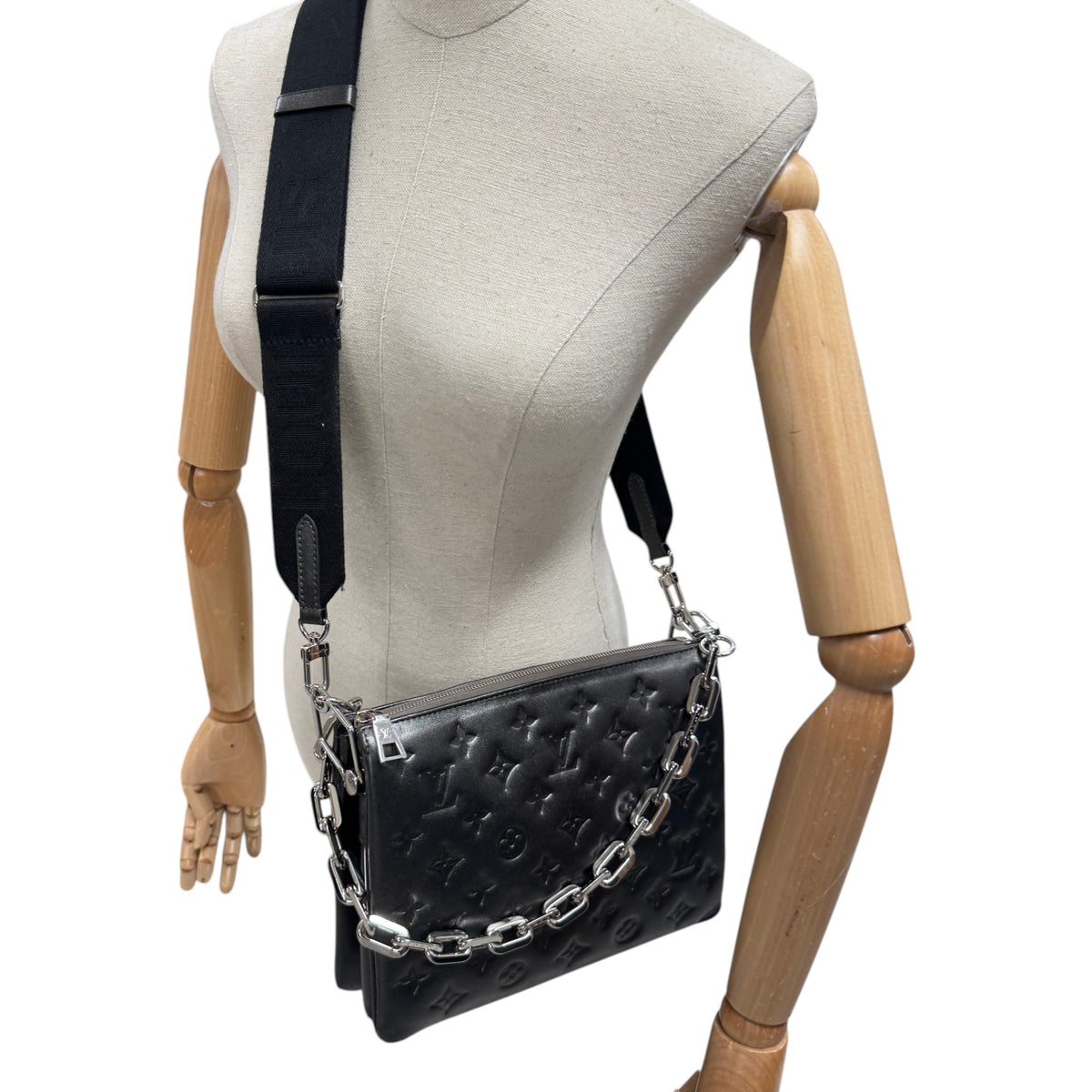 Women's Coussin PM Handbag Black - Photo 2