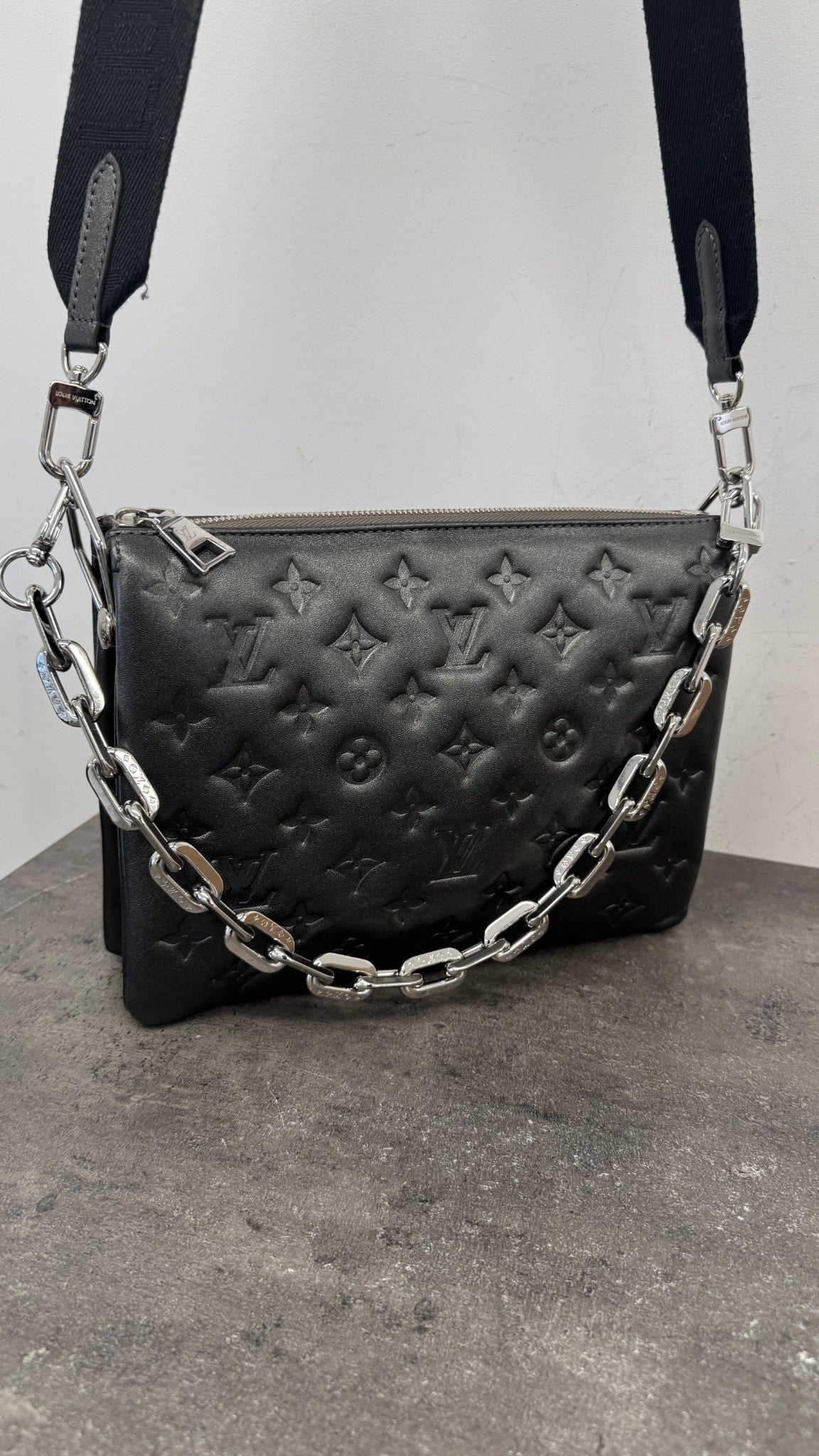 Women's Coussin PM Handbag Black - Photo 15