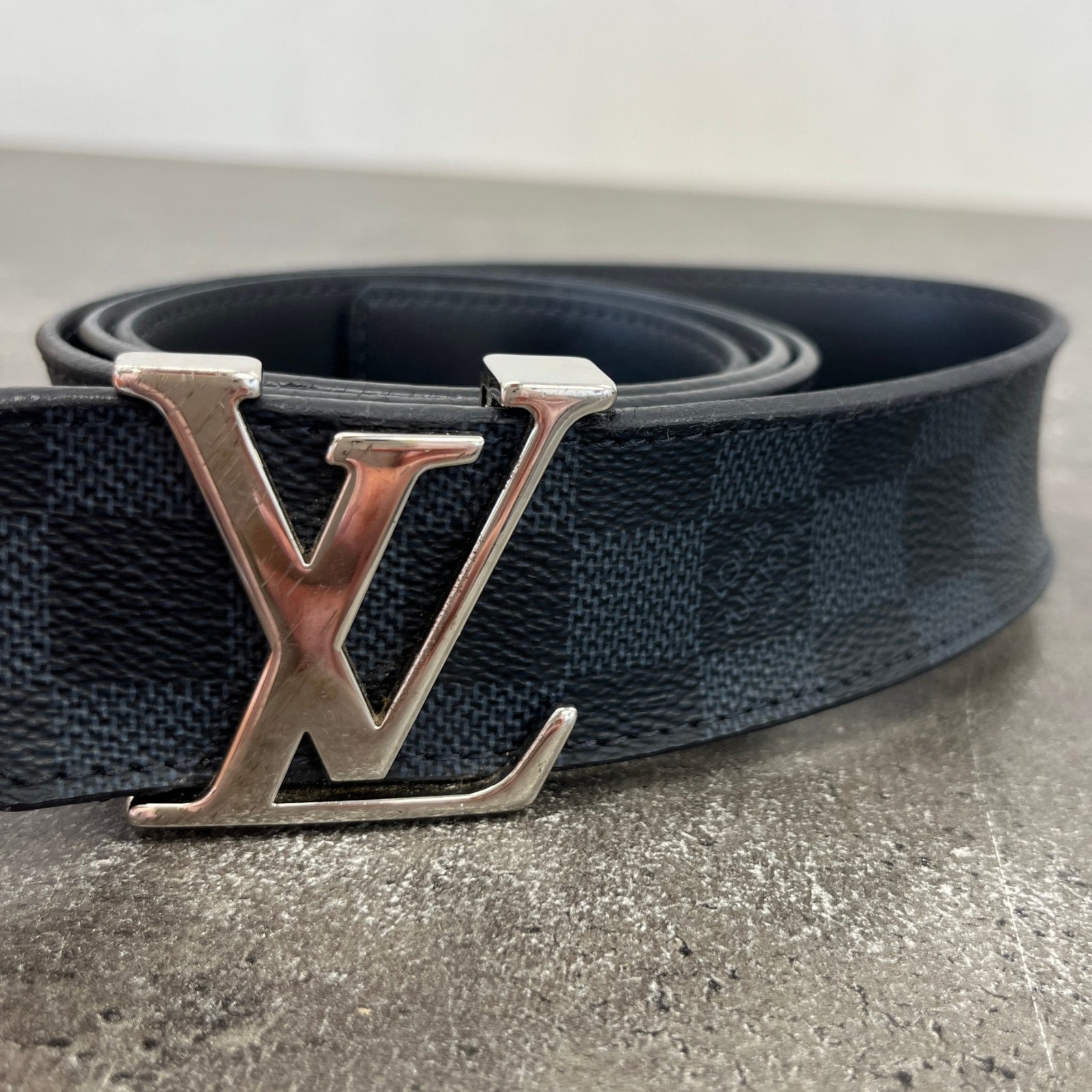 Men's LV Initials Damoflage Reversible Belt Navy Size 34" - Photo 8