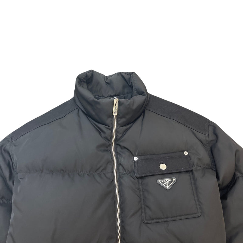 Men's Plaque Logo Re-Nylon Cropped Down Jacket Black Size L