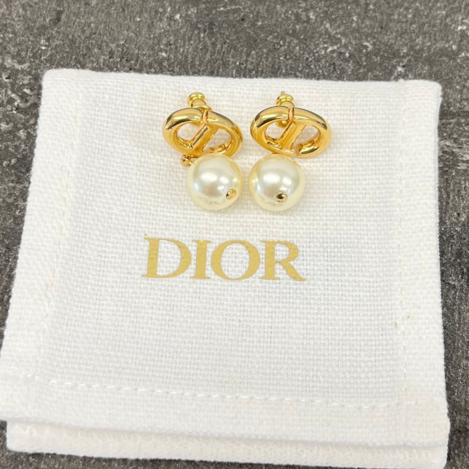 Women's CD Pearl Earrings Gold - Photo 6