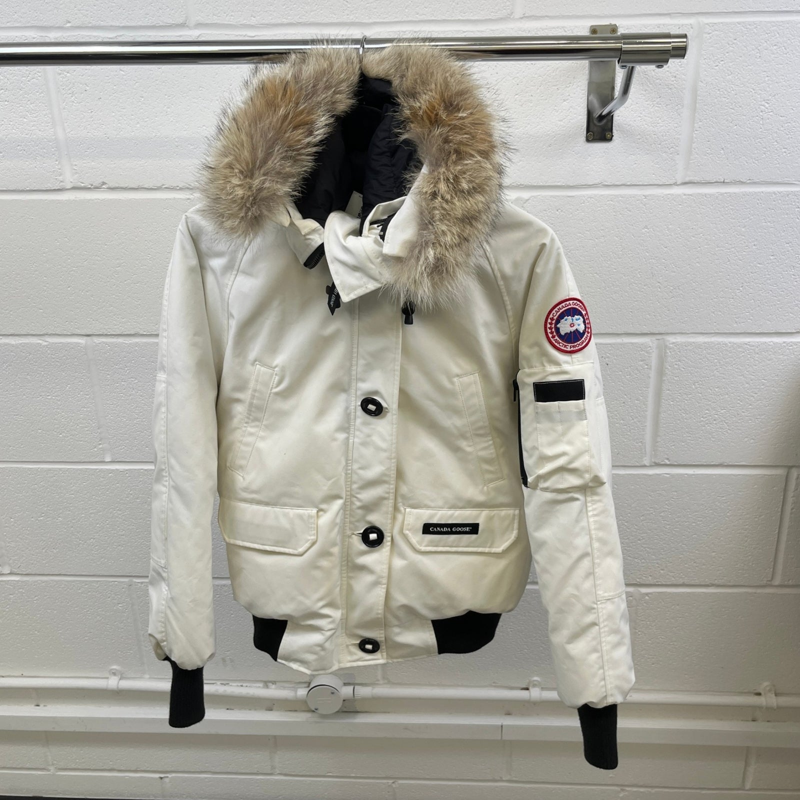 Men's Chilliwack Bomber Down Jacket White Size M - Photo 9