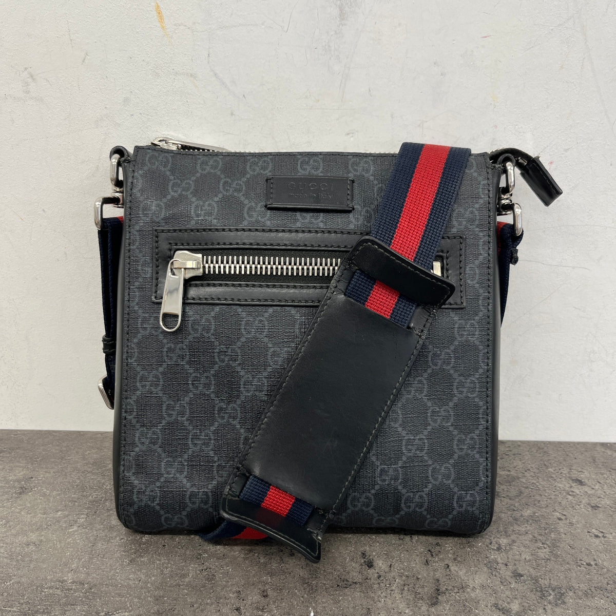 Men's GG Supreme Messenger Bag Black - Photo 12