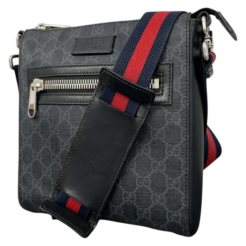 Men's GG Supreme Messenger Bag Black