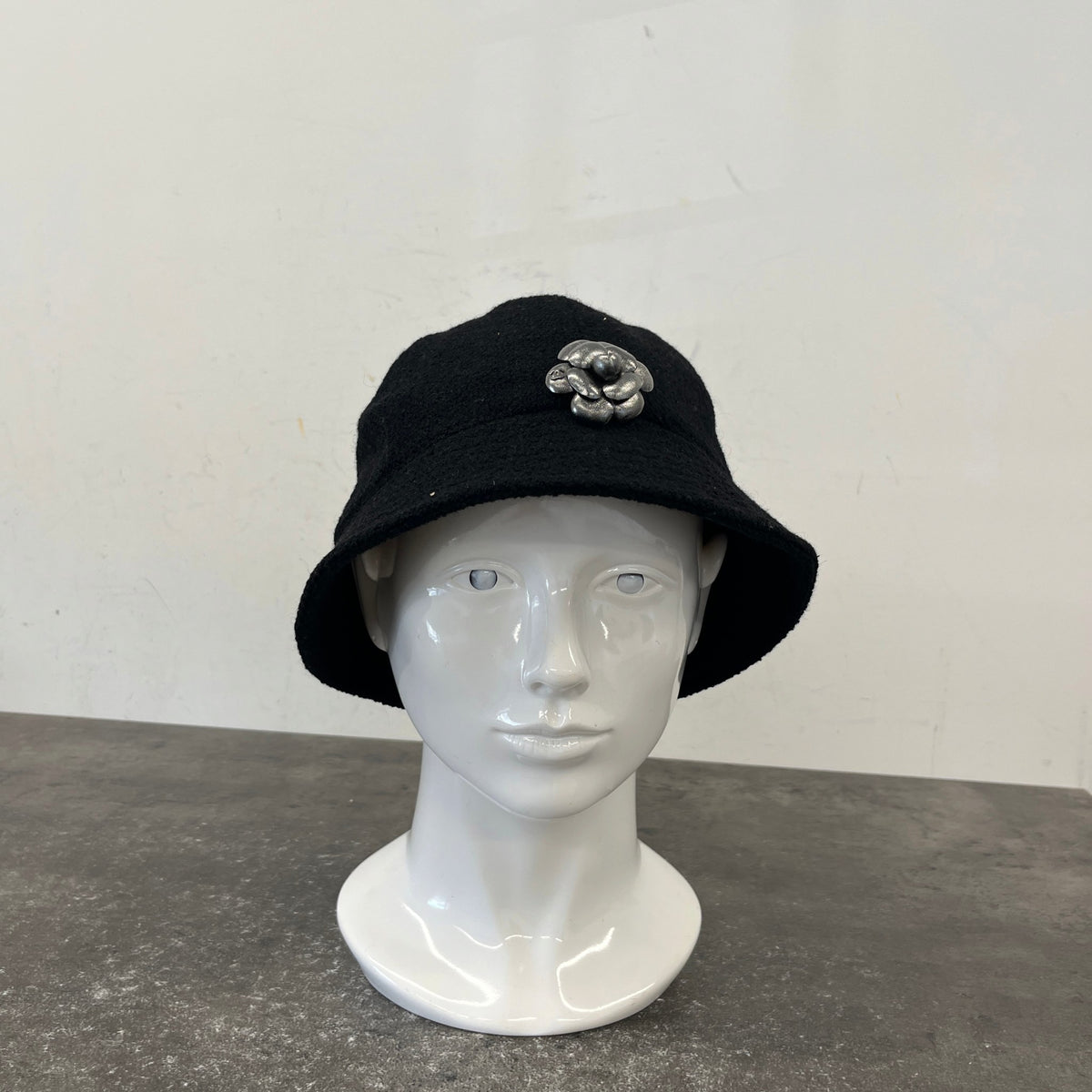 Women's Wool Metal Flower Bucket Hat Black Size L - Photo 8