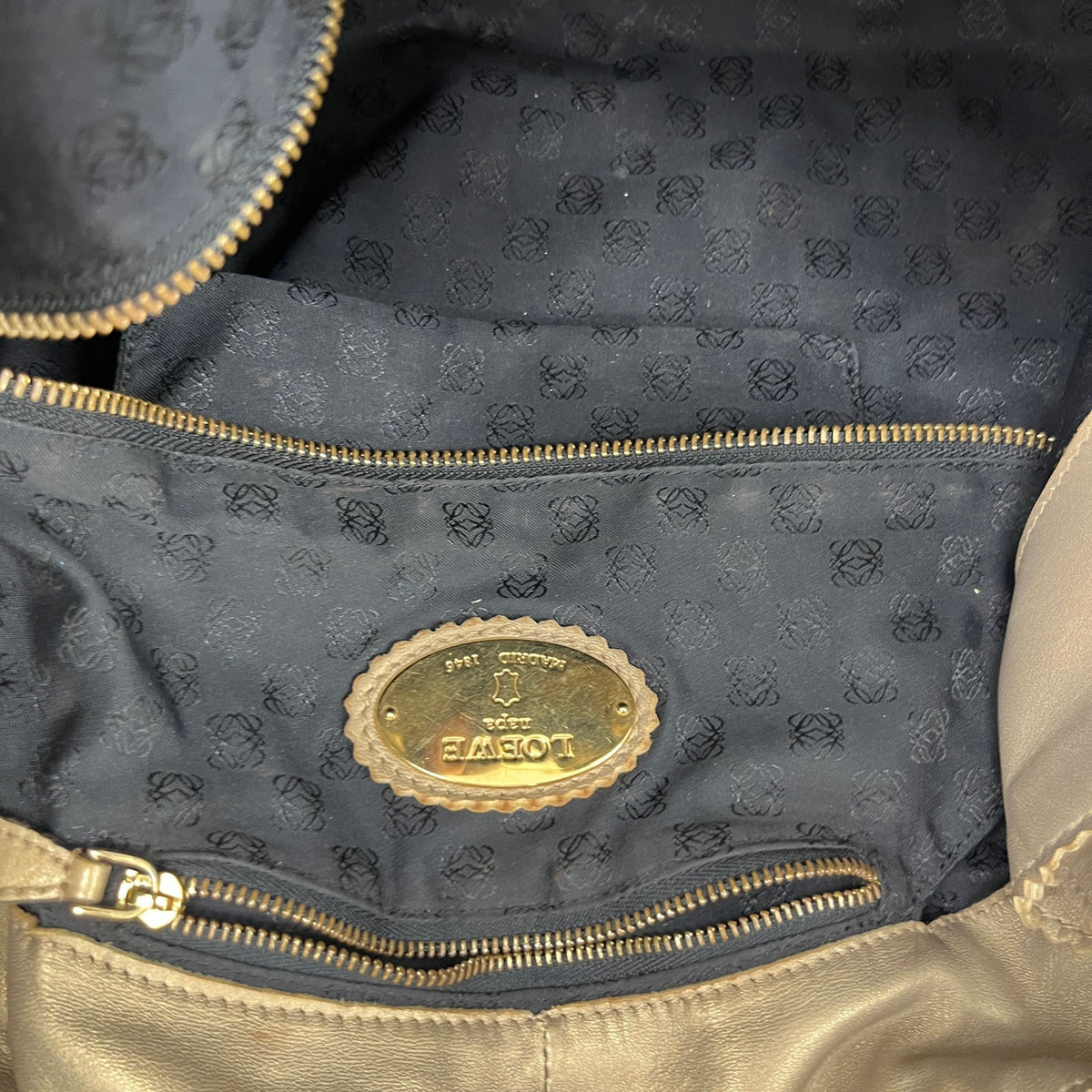 Women's Anagram Logo Handbag Gold - Photo 11