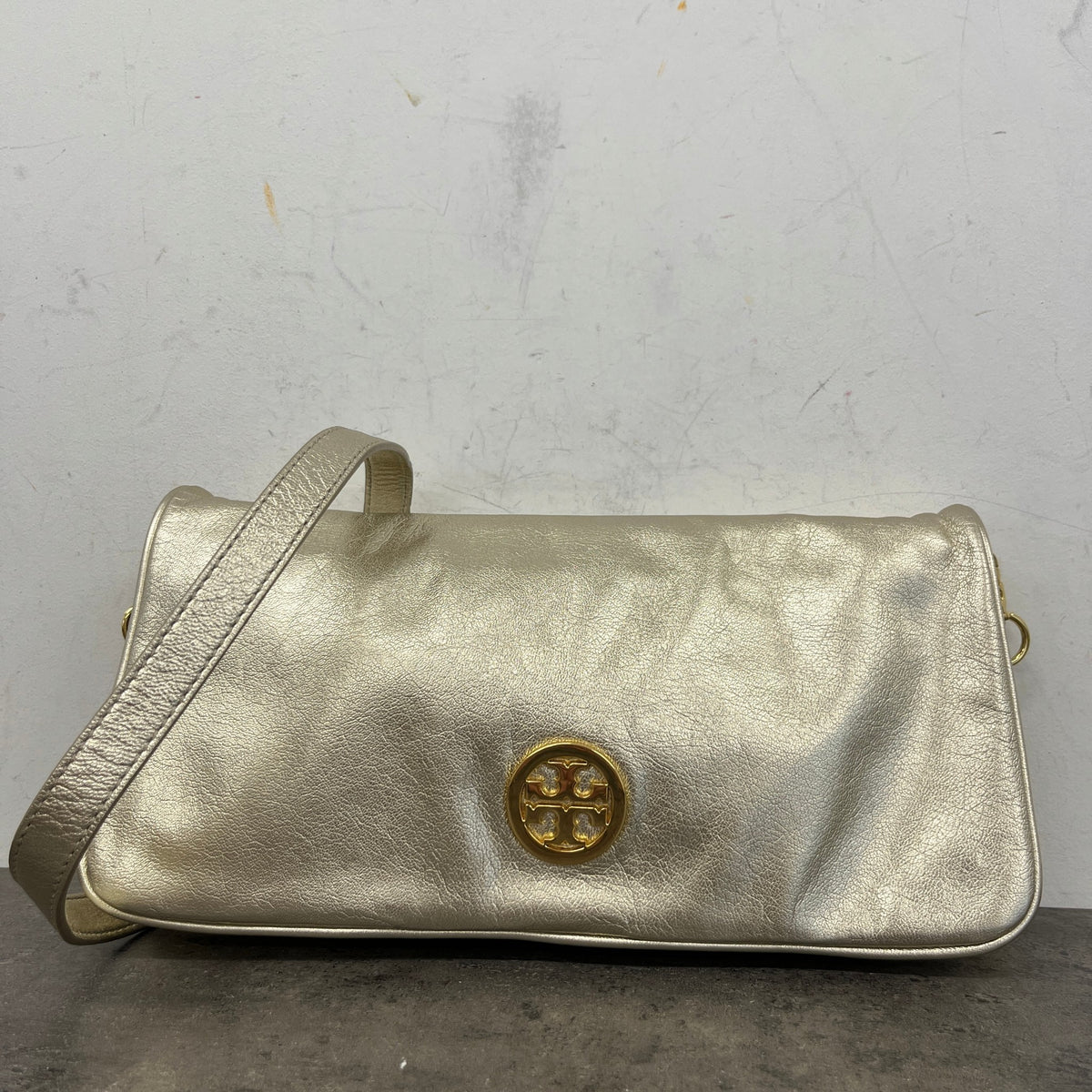 Women's Metallic Logo Crossbody Bag Gold - Photo 12