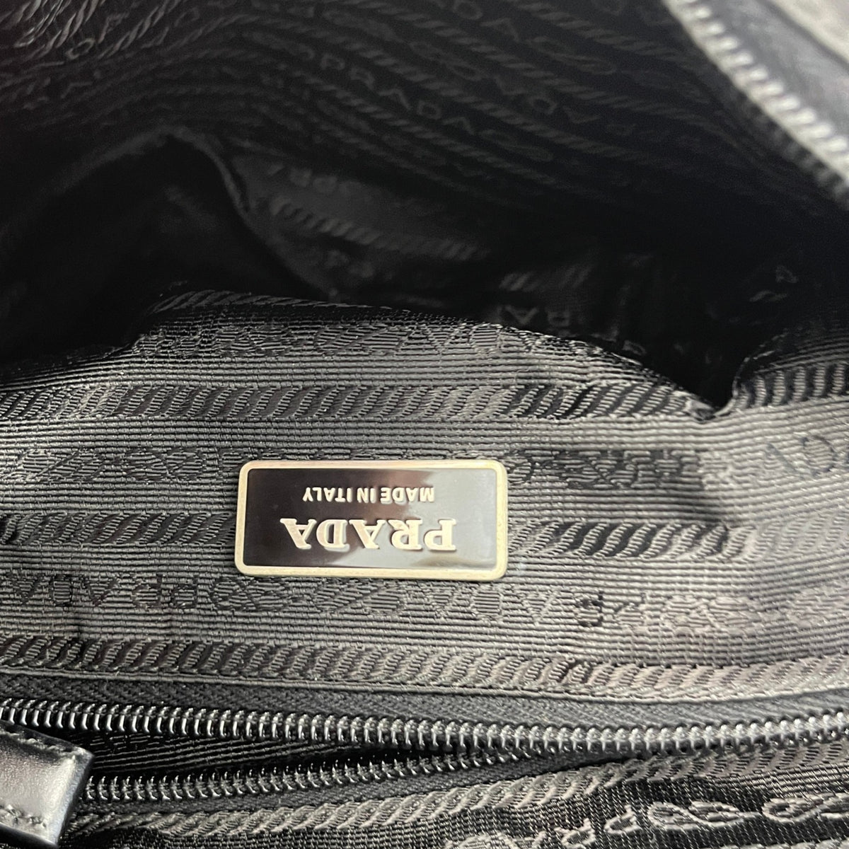 Men's Re-Nylon Plaque Logo Messenger Bag Black - Photo 11