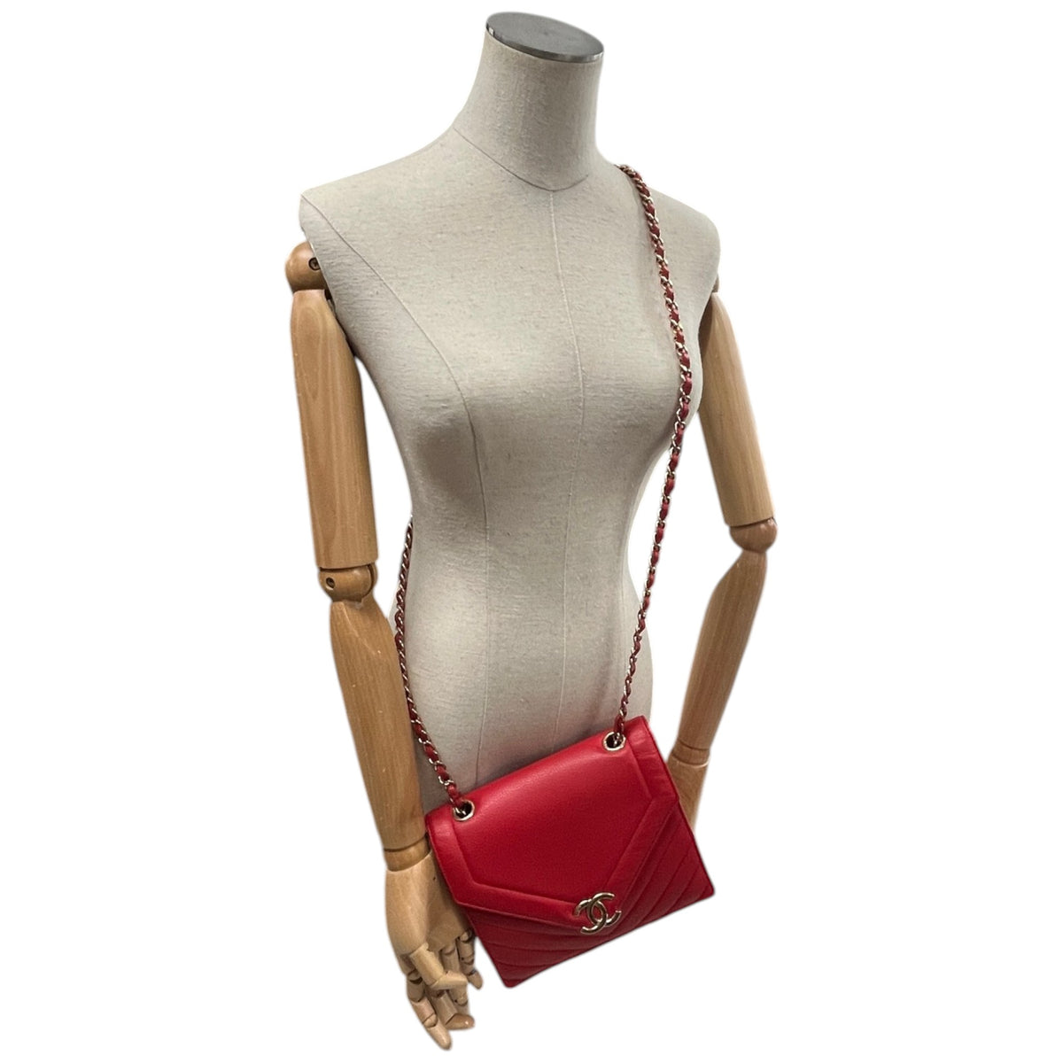 Women's Small Chevron Flap Crossbody Bag Red - Photo 2
