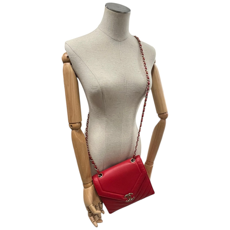 Women's Small Chevron Flap Crossbody Bag Red