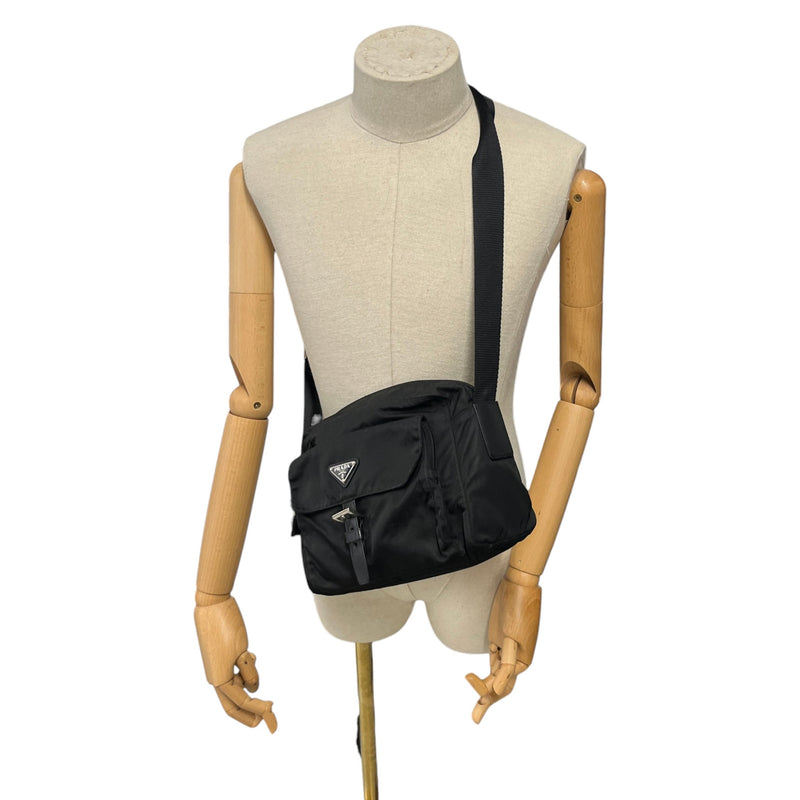 Men's Re-Nylon Plaque Logo Messenger Bag Black