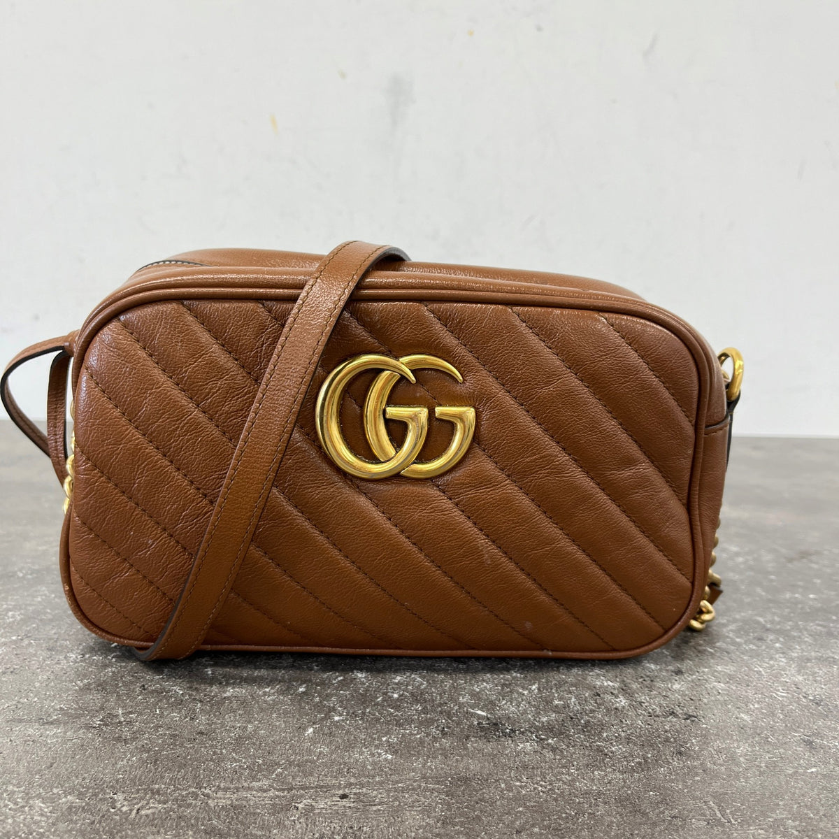 Women's GG Marmont Camera Crossbody Bag Brown - Photo 13