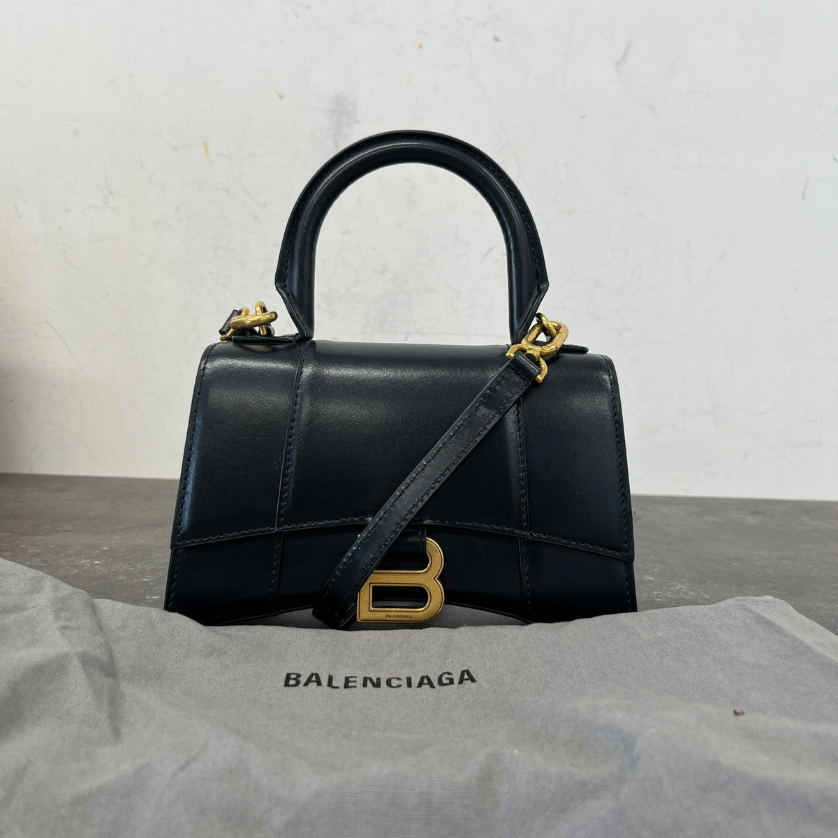 Women's Hourglass XS Handbag Black - Photo 15